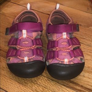 Keen Sandals Size 7 Adorable